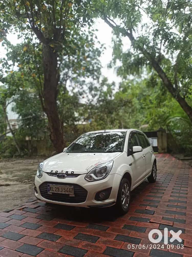 Ford Figo Titanium Petrol 2015