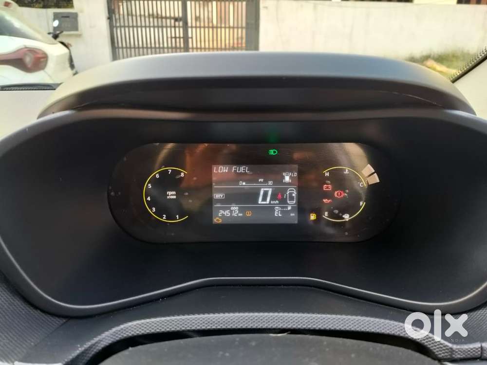 Tata Curvv Pure Plus S 1.2 Revotron Petrol 6mt, 2025, Petrol