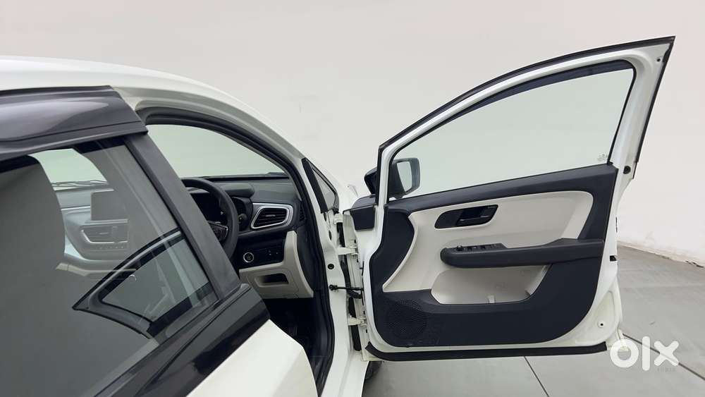 Tata Altroz 1.2 Xt, 2023, Petrol