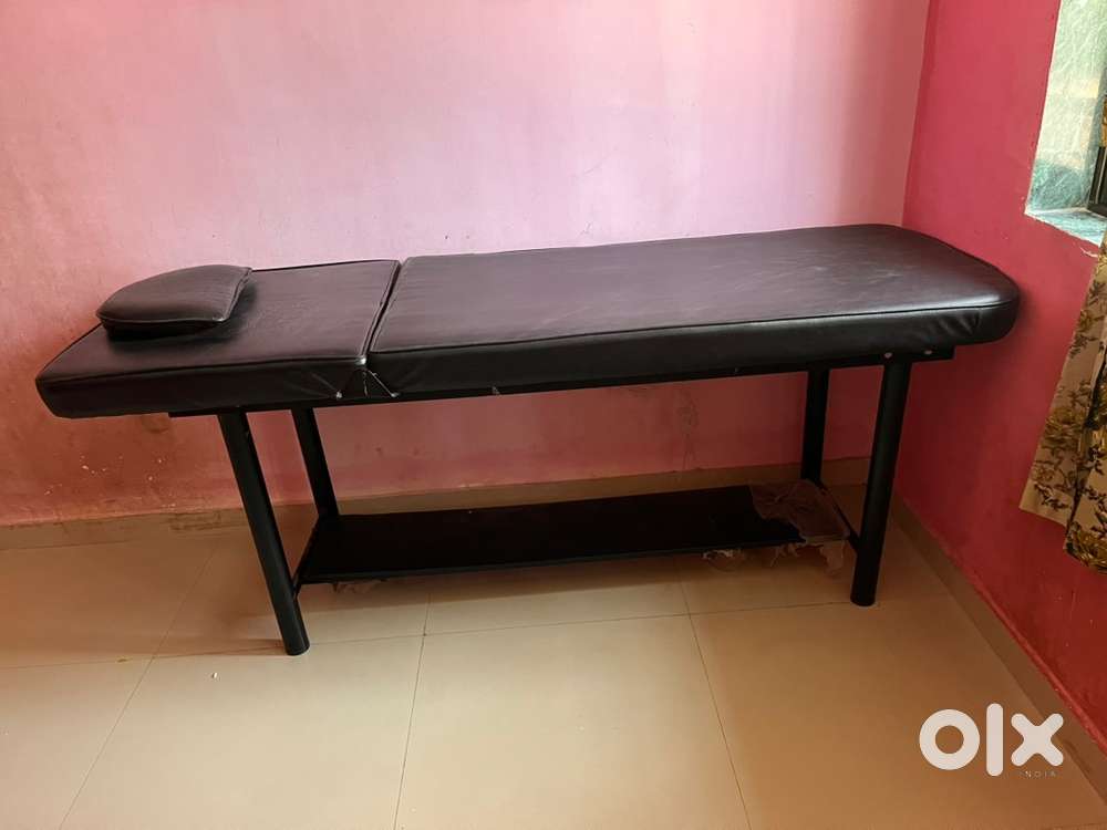 Salon facial bed