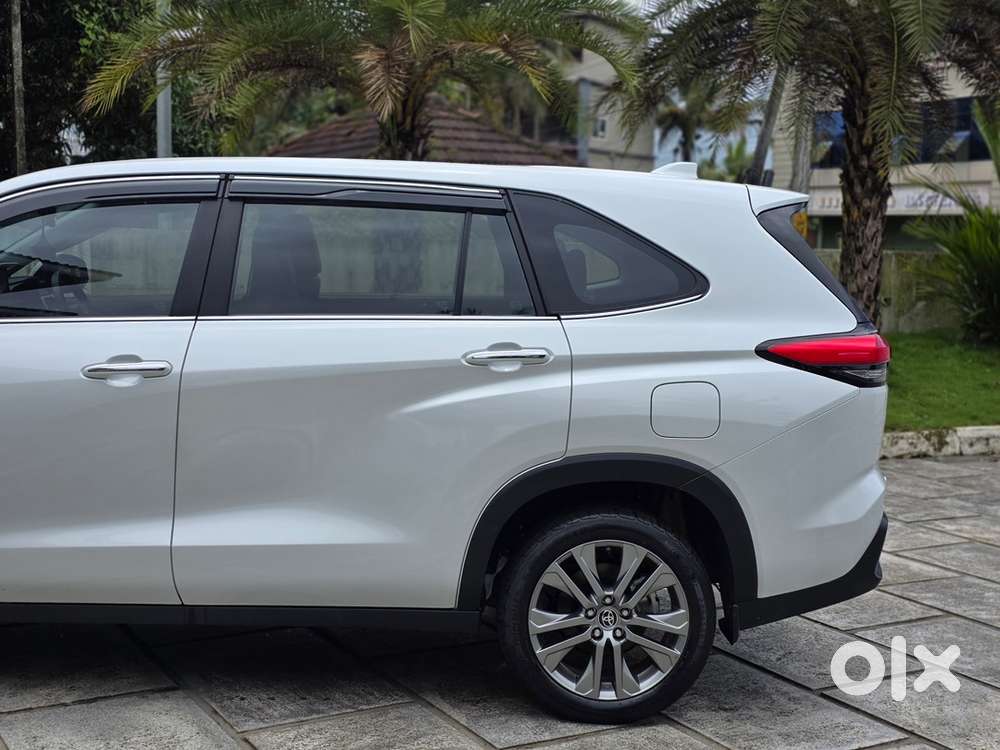 Toyota Innova Hycross Zx(o) 2025