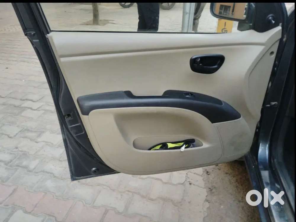 Hyundai I10 2011 Petrol Well Maintained Delhi Registered