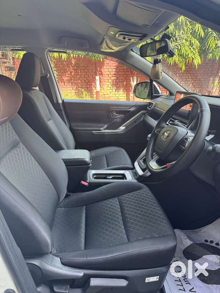 Toyota Innova Hycross 2.0 Gx 8 Str, 2025, Petrol