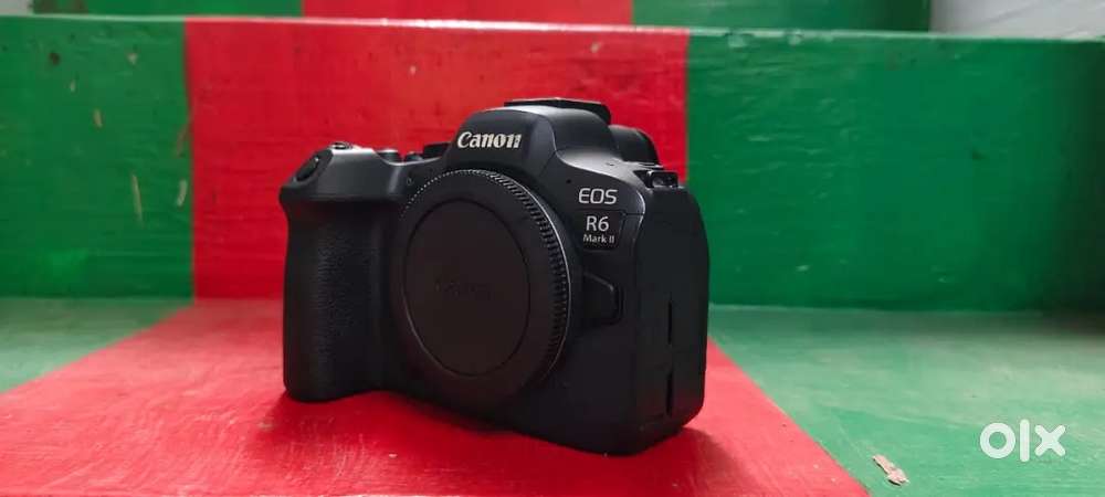 1.Canon R6 mark 2