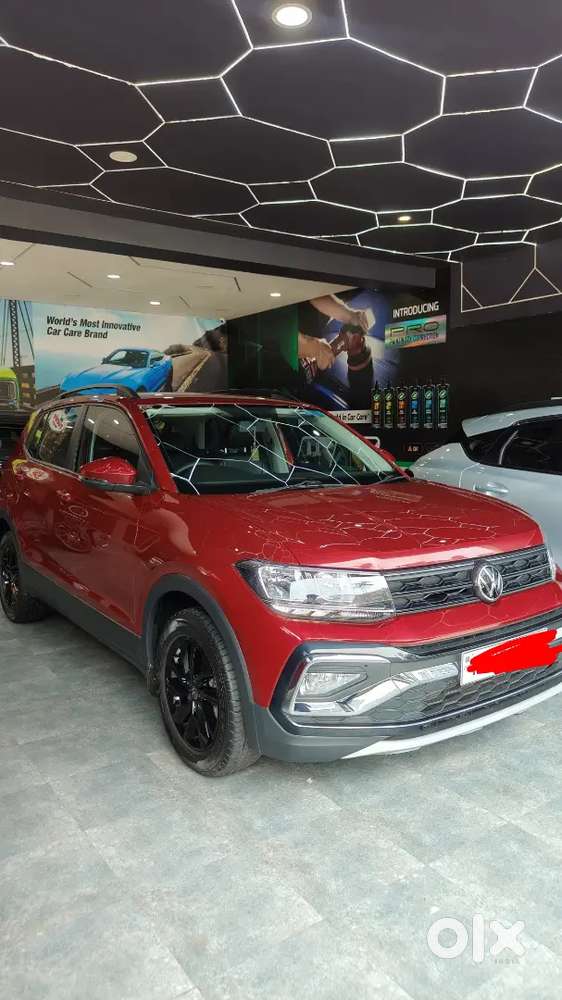 Volkswagen Taigun 2025 (red)