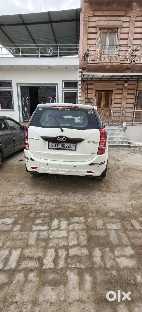 Mahindra Xuv500 . 12 /2017 Variant