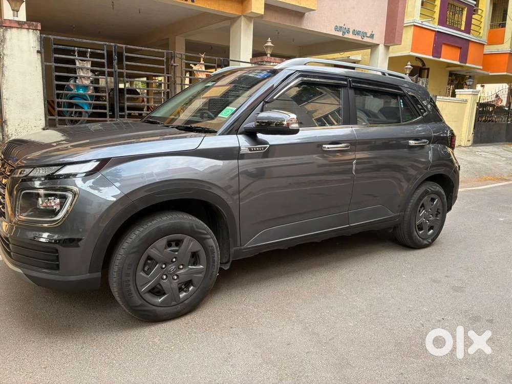 Hyundai Venue 2024 Petrol- New Like
