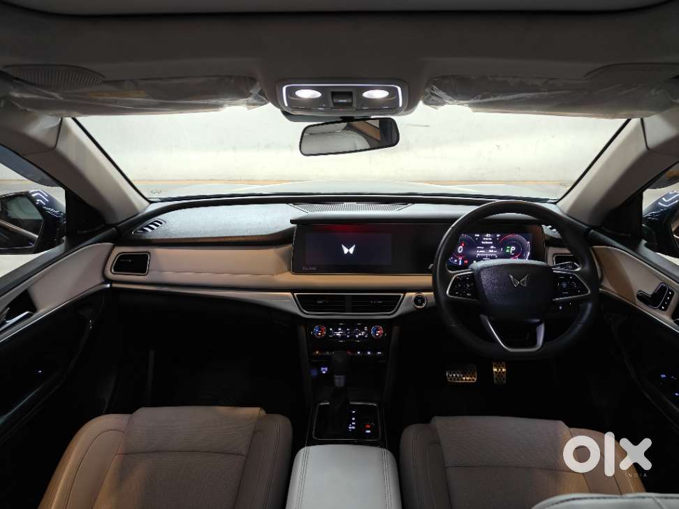 Mahindra Xuv700 2.2 Ax 7 Diesel At Luxury Pack Str Awd, 2023, Diesel