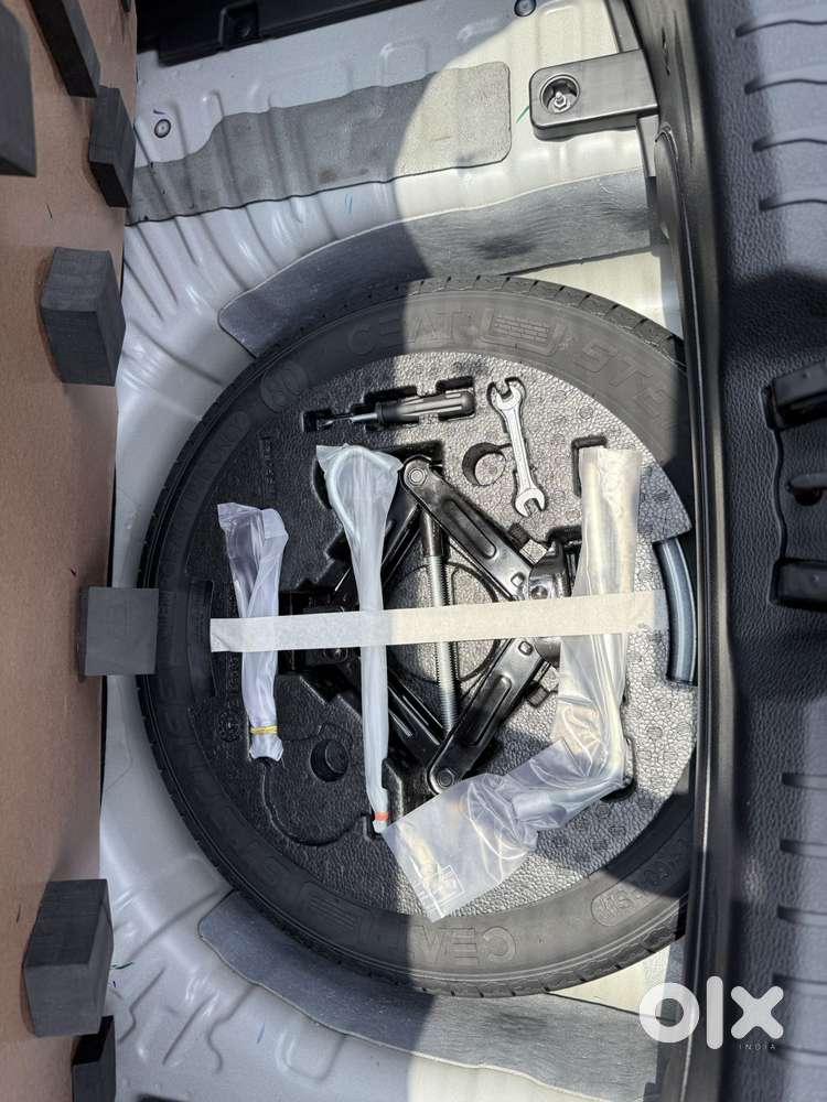 Mahindra Xuv 3xo Ax7l 1.2 Petrol At (pg), 2026, Petrol
