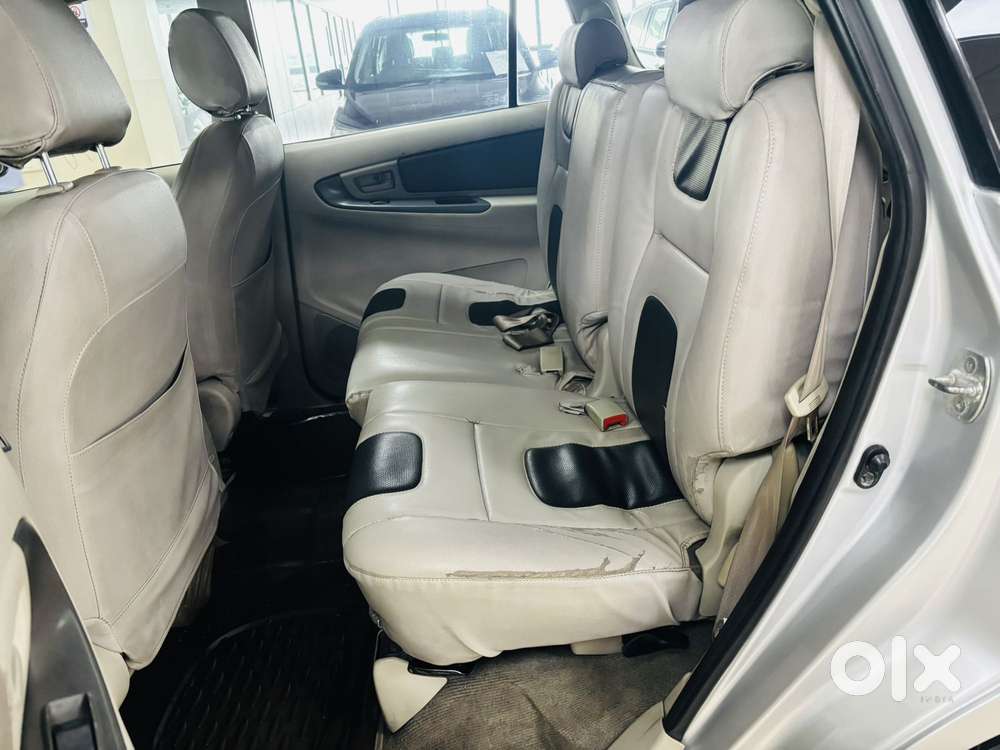 Toyota Innova 2.5 G (diesel) 8 Seater Bs Iv, 2014, Diesel
