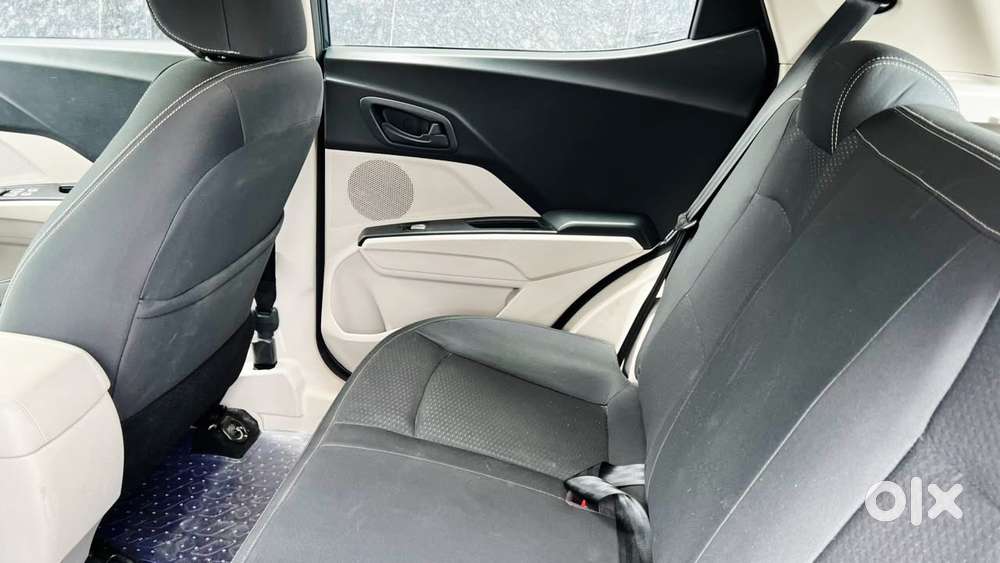 Mahindra Xuv300 1.2 W6 Amt Petrol, 2023, Petrol