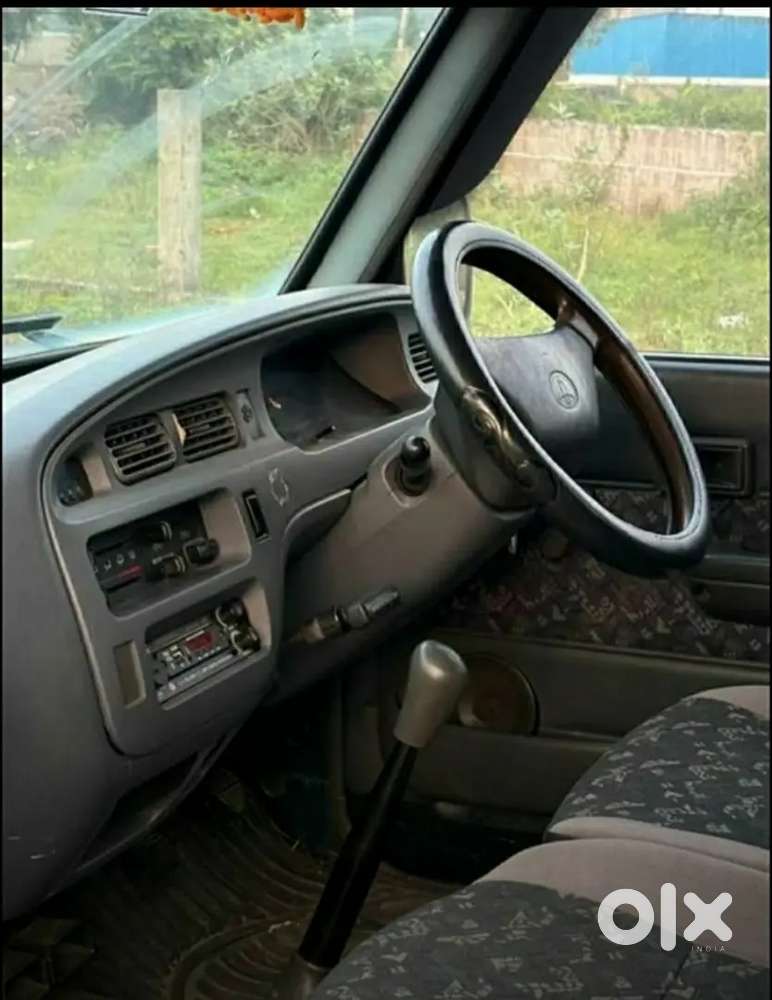 Toyota Qualis 2004 Diesel 200000 Km Driven