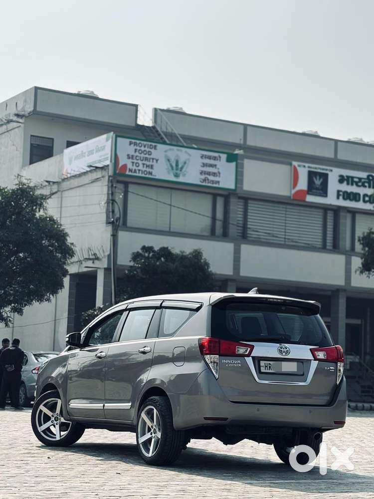 Toyota Innova Crysta 2.4 V, 2016, Diesel