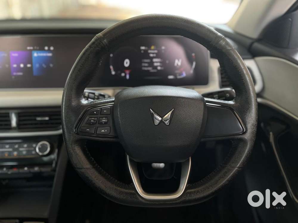 Mahindra Xuv700 2.0 Ax 5 Petrol Mt 7 Str, 2022, Petrol