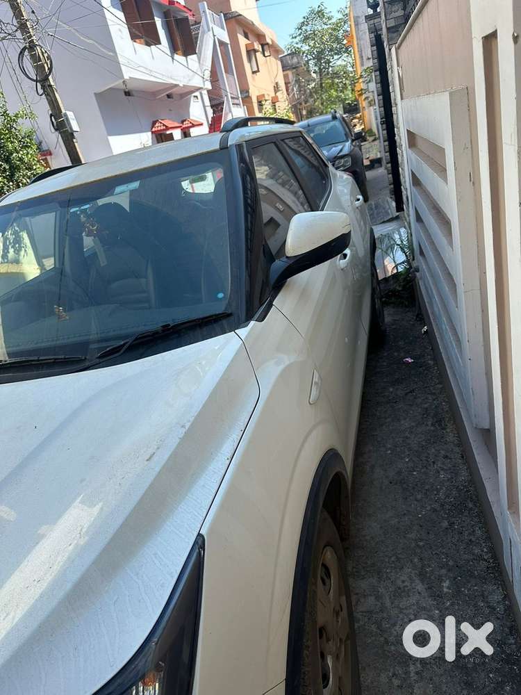 Mahindra Xuv300 2023 Diesel Well Maintained