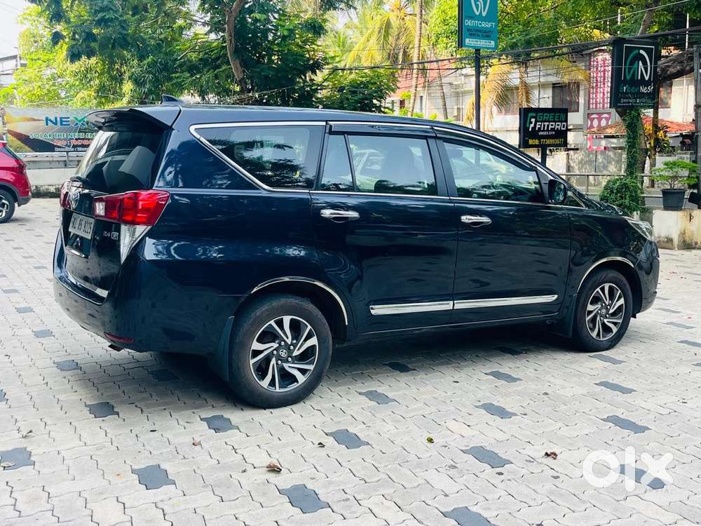 Toyota Innova Crysta 2.4 G Plus Mt 8 Str, 2021, Petrol