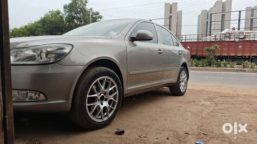 Skoda Laura 2011 Diesel 100000 Km Driven