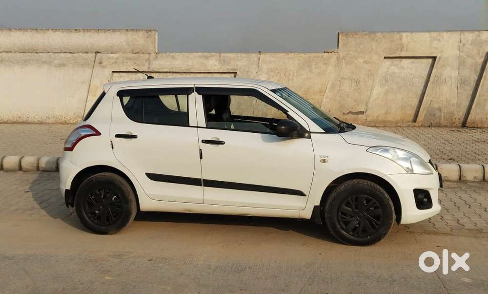 Maruti Suzuki Swift Lxi Optional-o, 2017, Petrol
