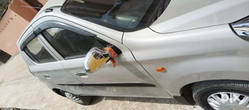 New Condition Car Gari Chalane Wala Koi Nahi Hai Gari Khari Rahti Hai.
