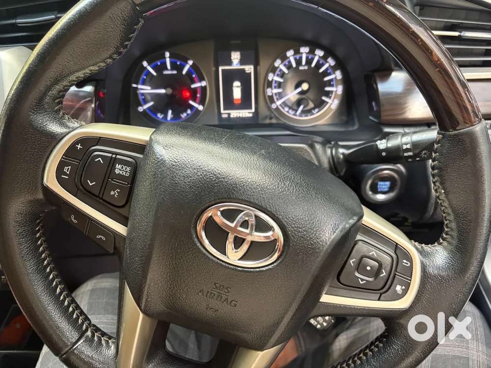Toyota Innova Crysta 2.8 Zx At 7 Seater, 2017, Diesel