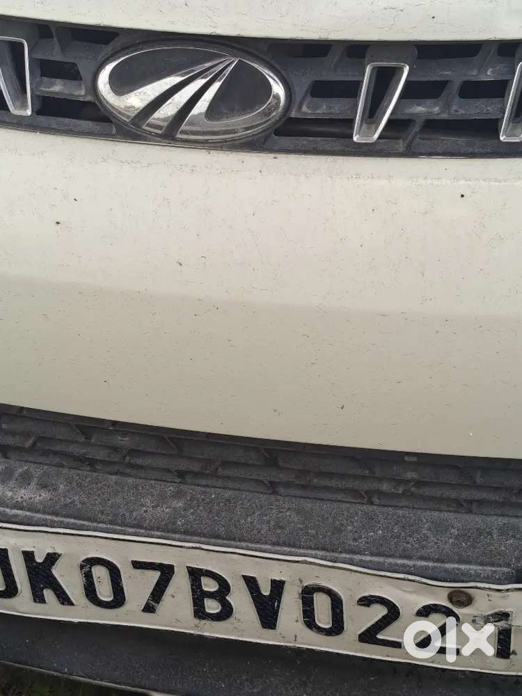 Mahidra Kuv 100 Car