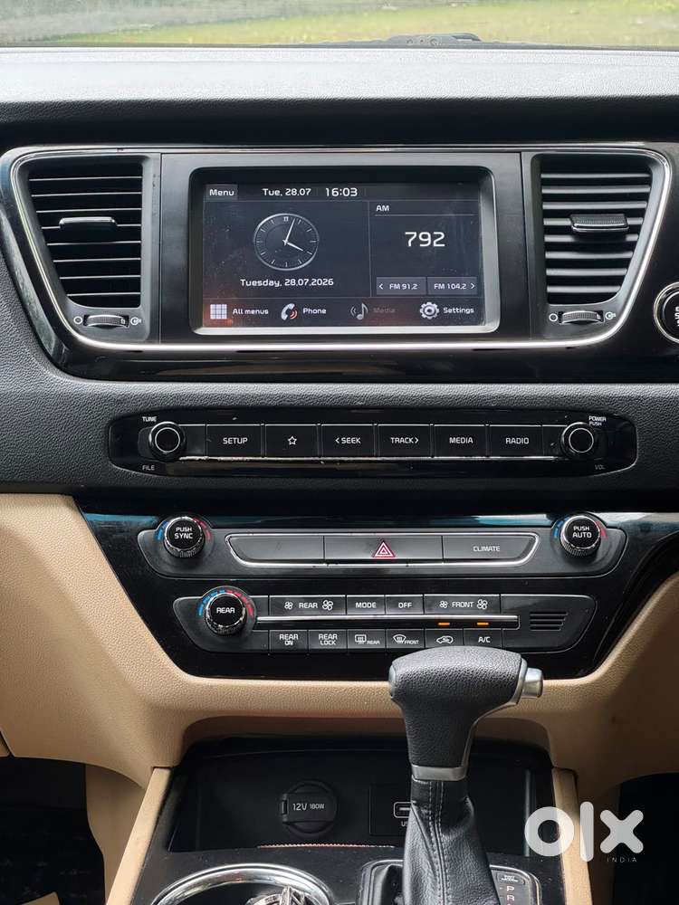 Kia Carnival Premium, 2021, Diesel