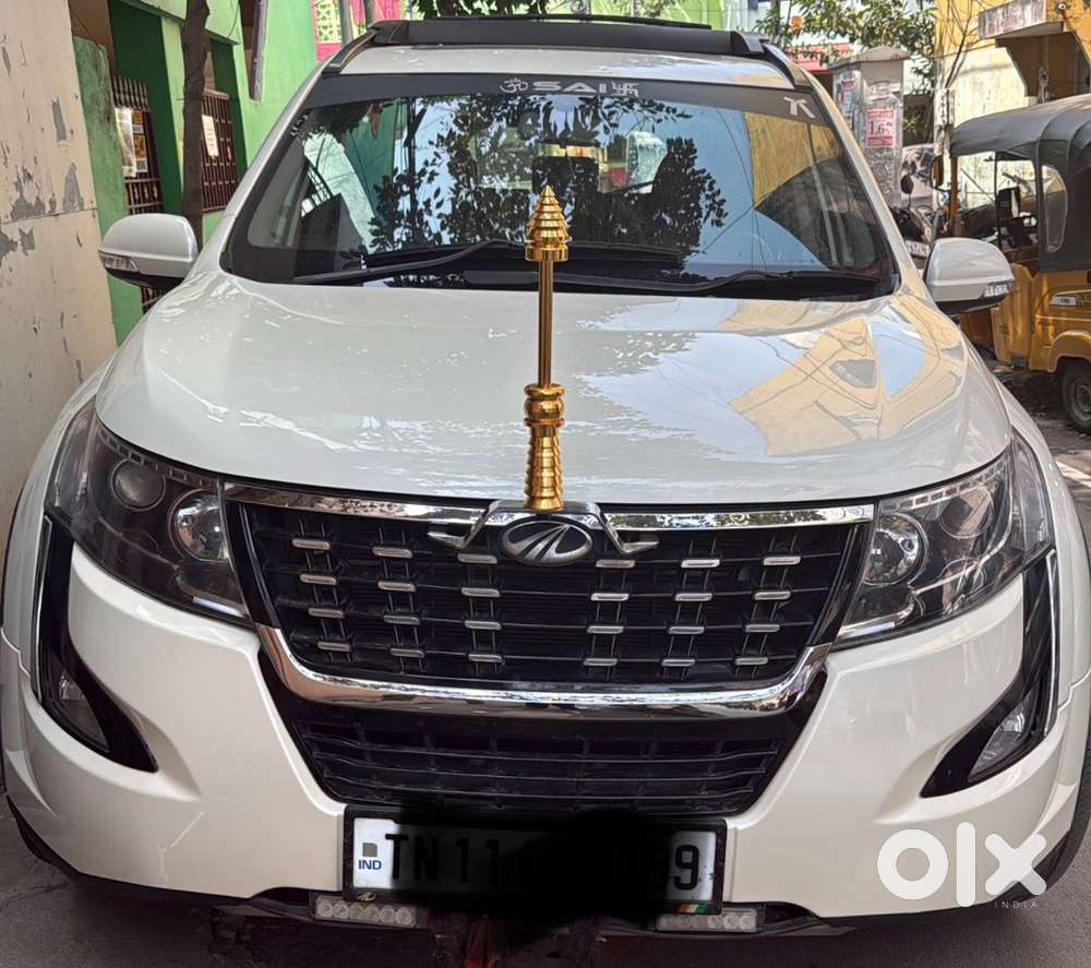 2021 Mahindra Xuv500 W11 (o) At  Pearl White Mint Condition