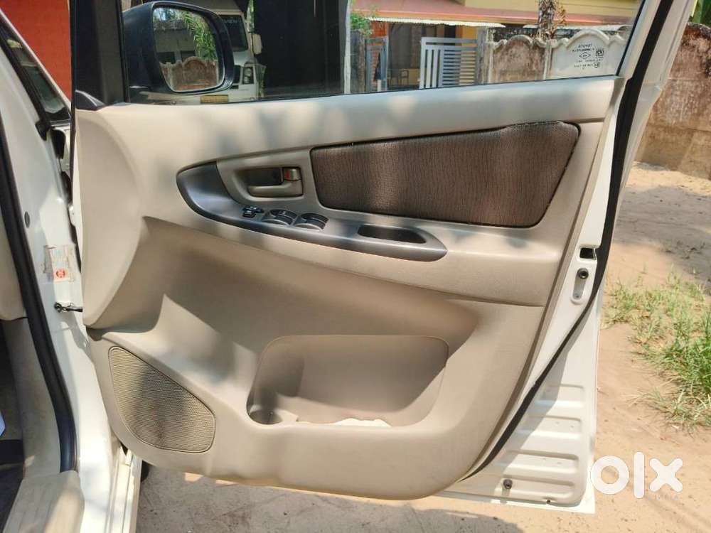 Innova 8 Seater 35000 Km Run Very Good Condition  Single Owner