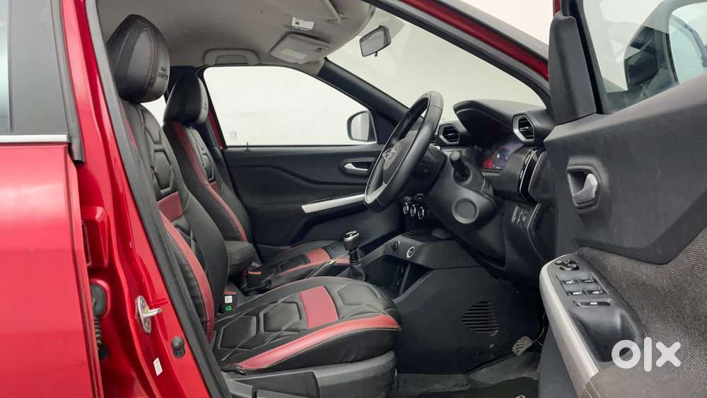 Nissan Magnite 1.0 Xv Premium, 2023, Petrol