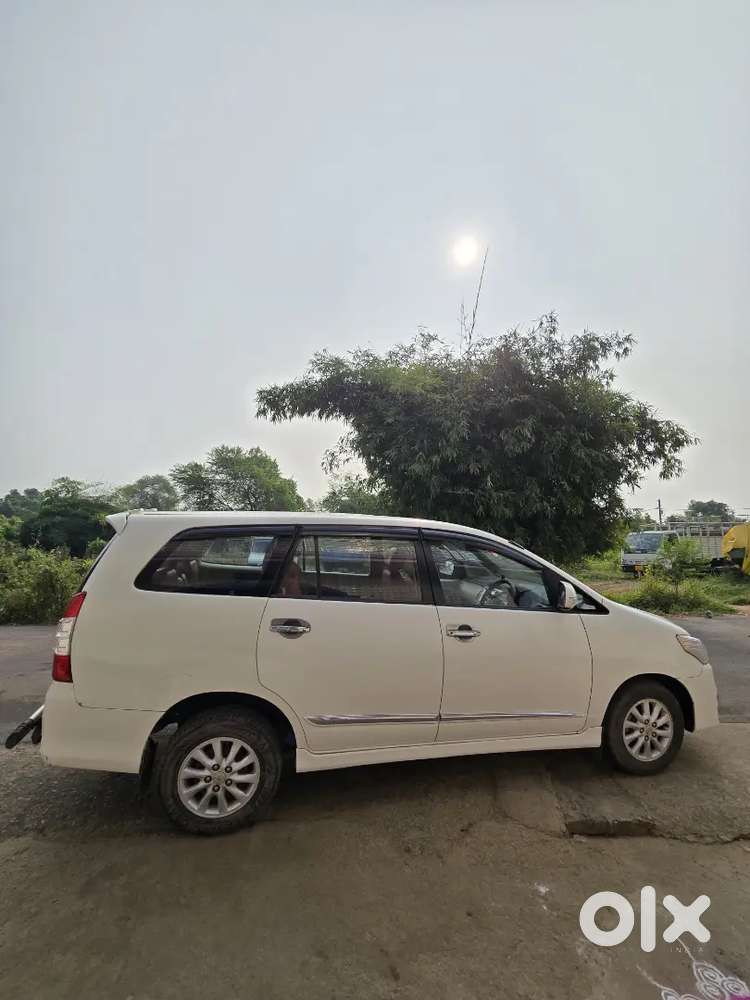 Toyota Innova 2014
