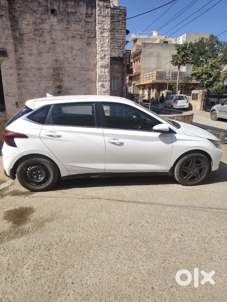 Hyundai New I20 2023 Petrol 102000 Km Driven