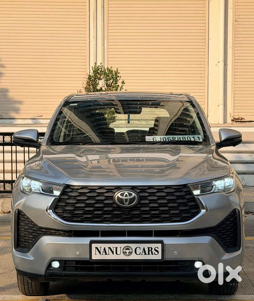 Toyota Innova Hycross