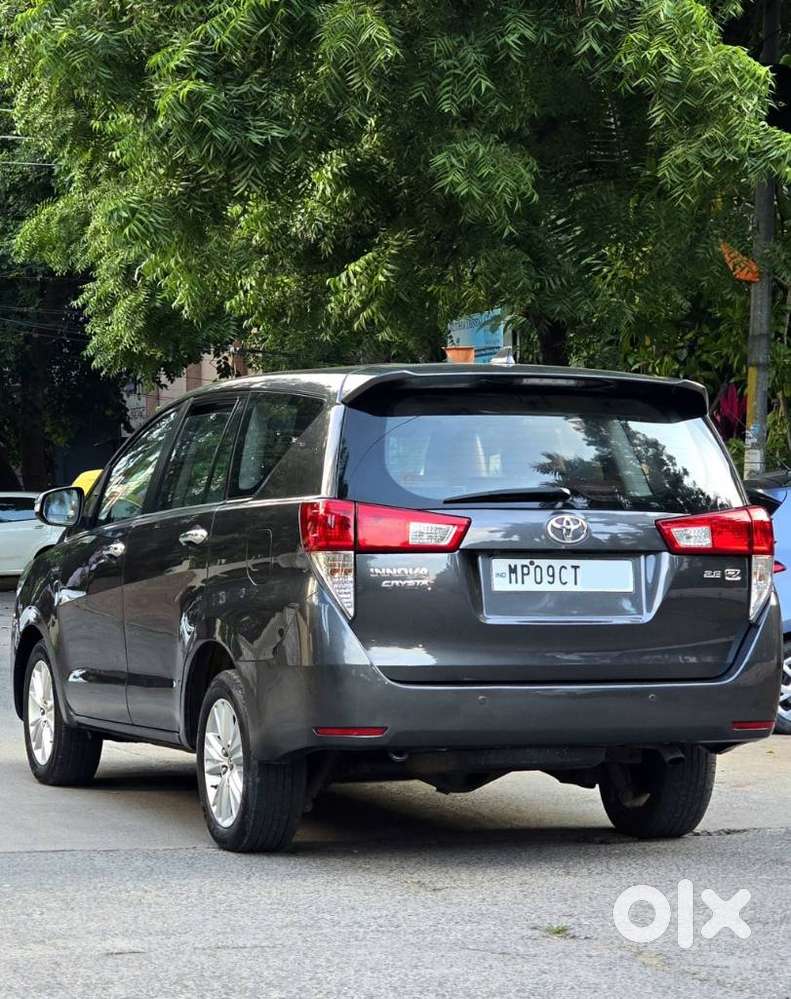Toyota Innova Crysta 2.8z Automatic, 2016