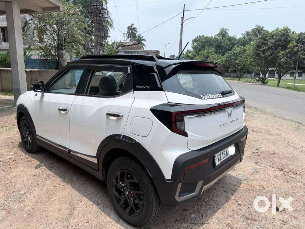 Mahindra Xuv 3xo Ax7l 1.2 Petrol At (pg), 2026, Petrol