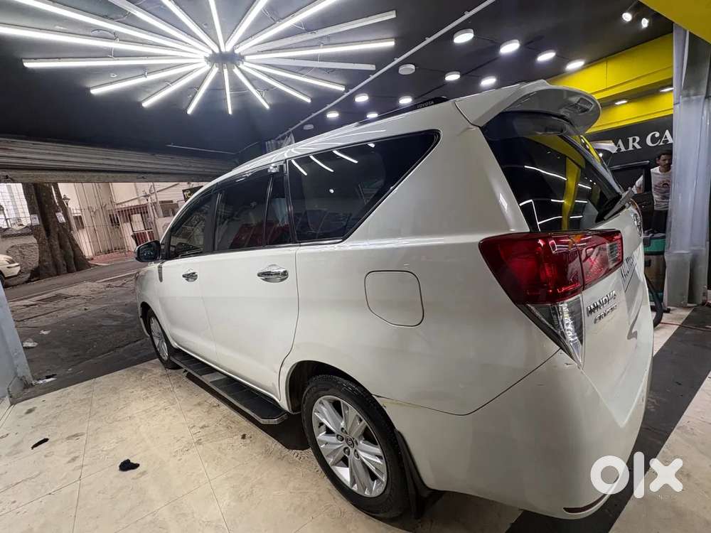 Toyota Innova Crysta 2.8 Zx At 7 Seater, 2017, Diesel