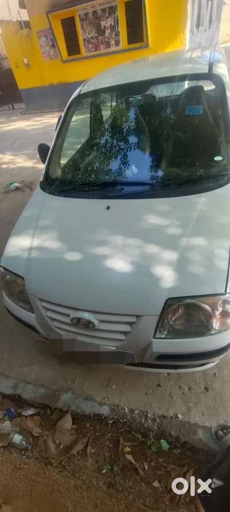 Hyundai Santro (white)
