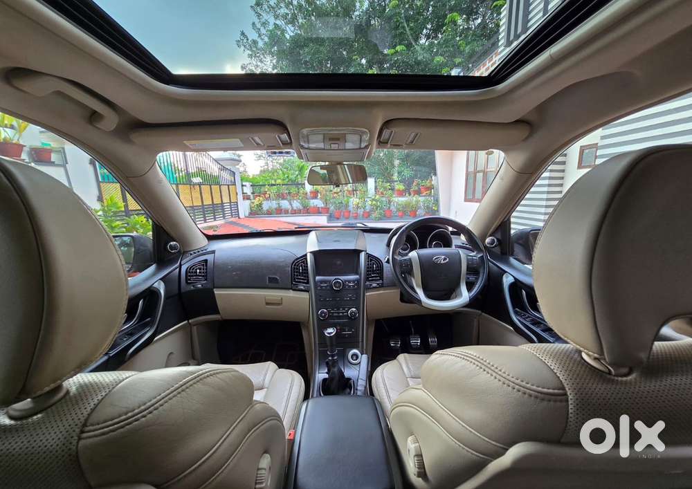 Mahindra Xuv500 W10 With Sunroof