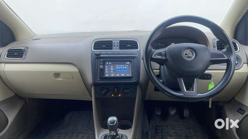 Skoda Rapid 1.6 Mpi Ambition, 2015, Petrol