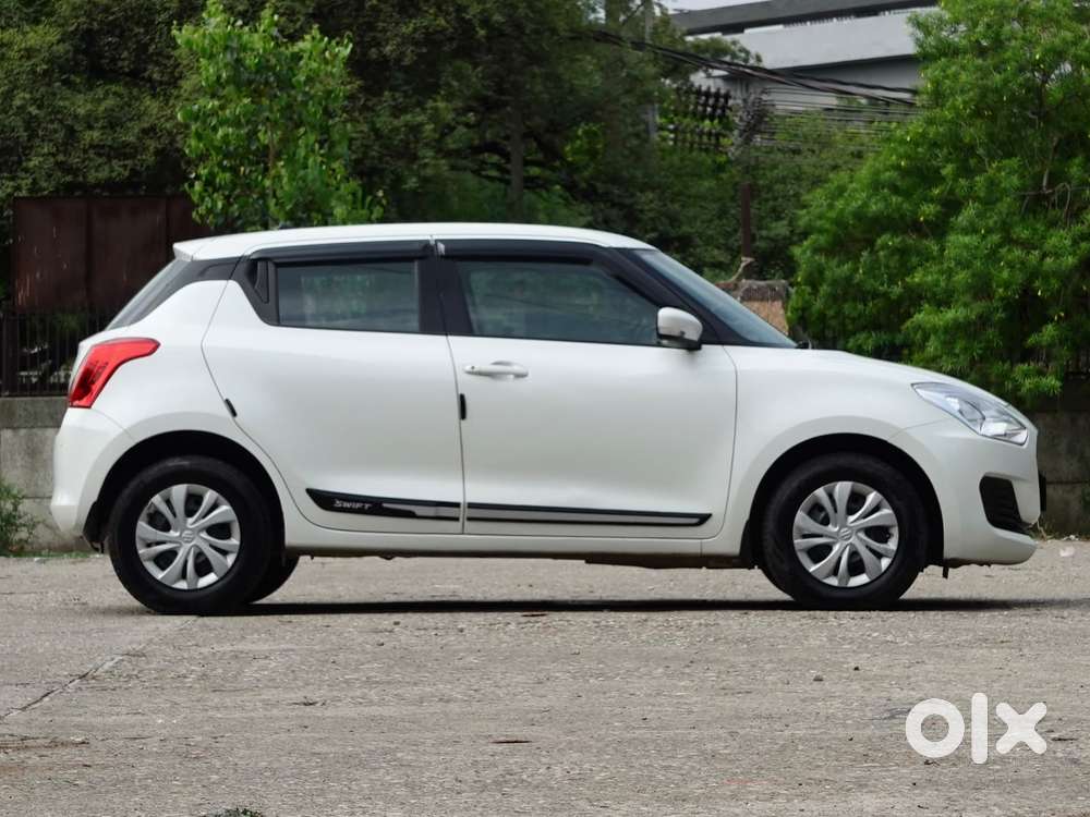 Maruti Suzuki Swift Vxi + Manual, 2022, Petrol