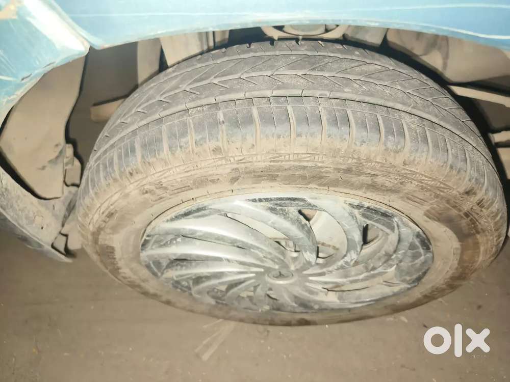 Charo Tyre Naya Ha Or Screen Bhi Ha