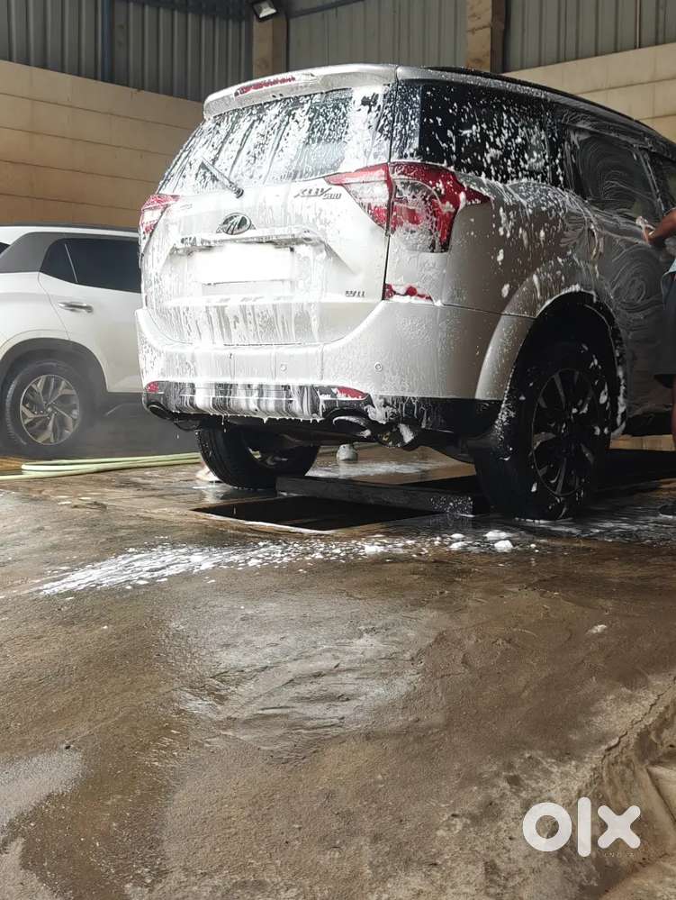 Showroom Trackmahindra Xuv500 2018 Diesel 164000 Km Driven