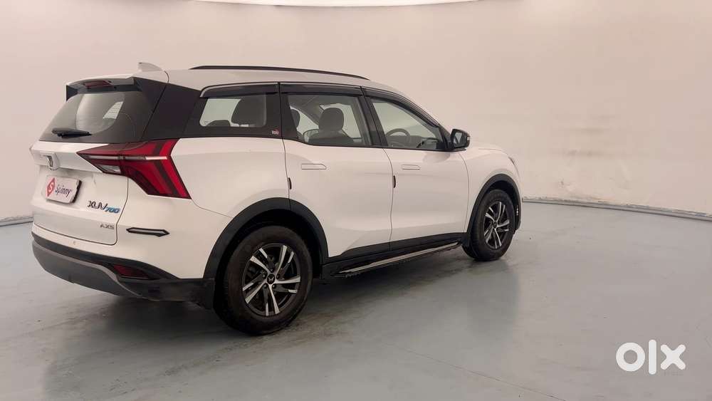 Mahindra Xuv700 2.0 Ax 5 Petrol Mt 7 Str, 2025, Petrol