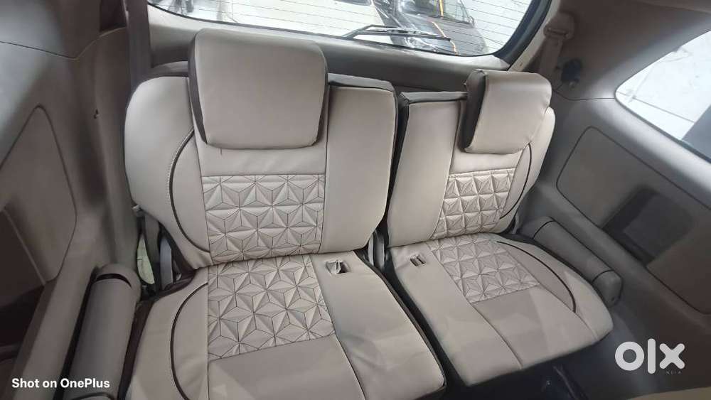 Toyota Innova 2.5 E 8 Str, 2011, Diesel