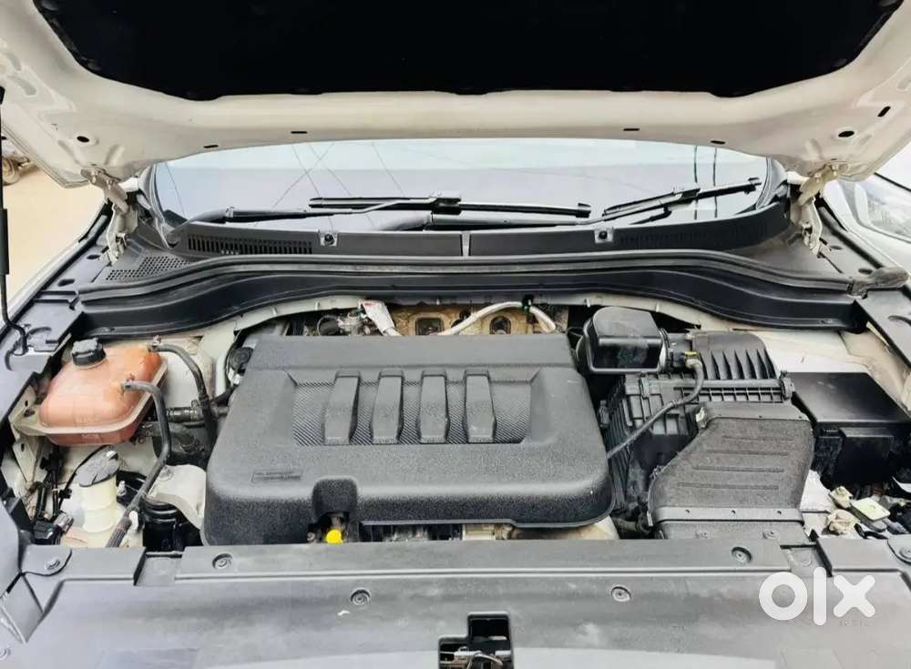 Mahindra Xuv700 Mx 5 Seater