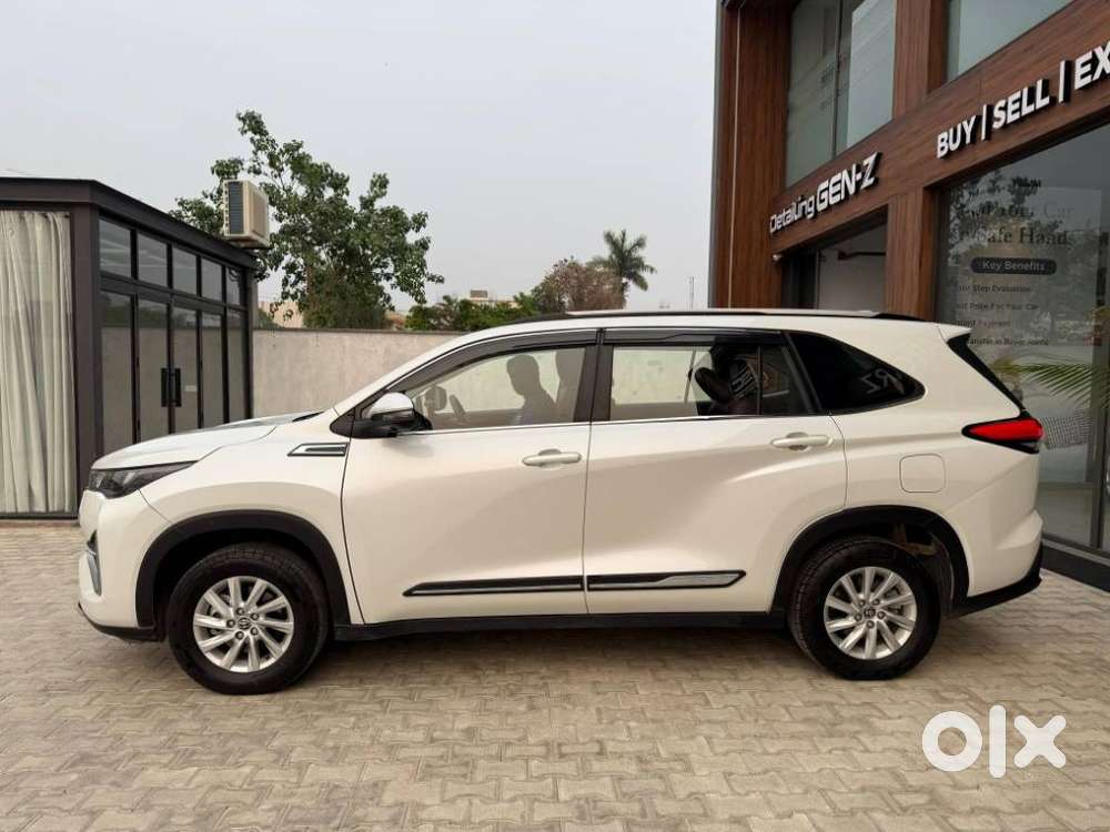 Toyota Innova Hycross Gx (o), 2025, Petrol