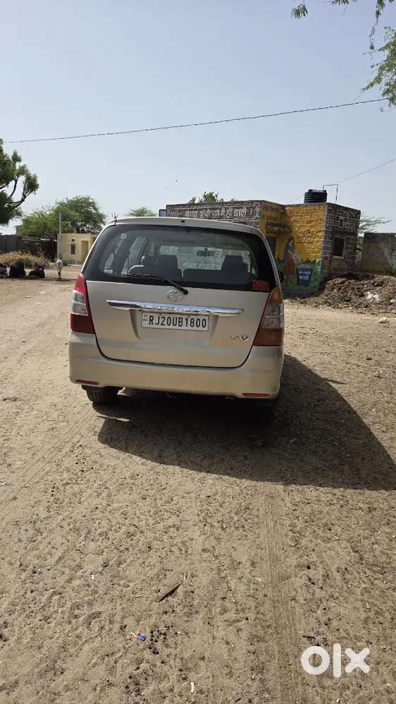 Toyota Innova 2012