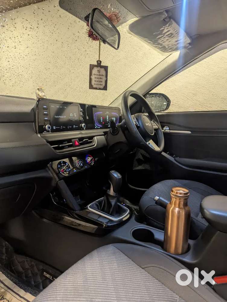 Kia Seltos Htk(o) Next To Showroom , Panaromic Sunroof