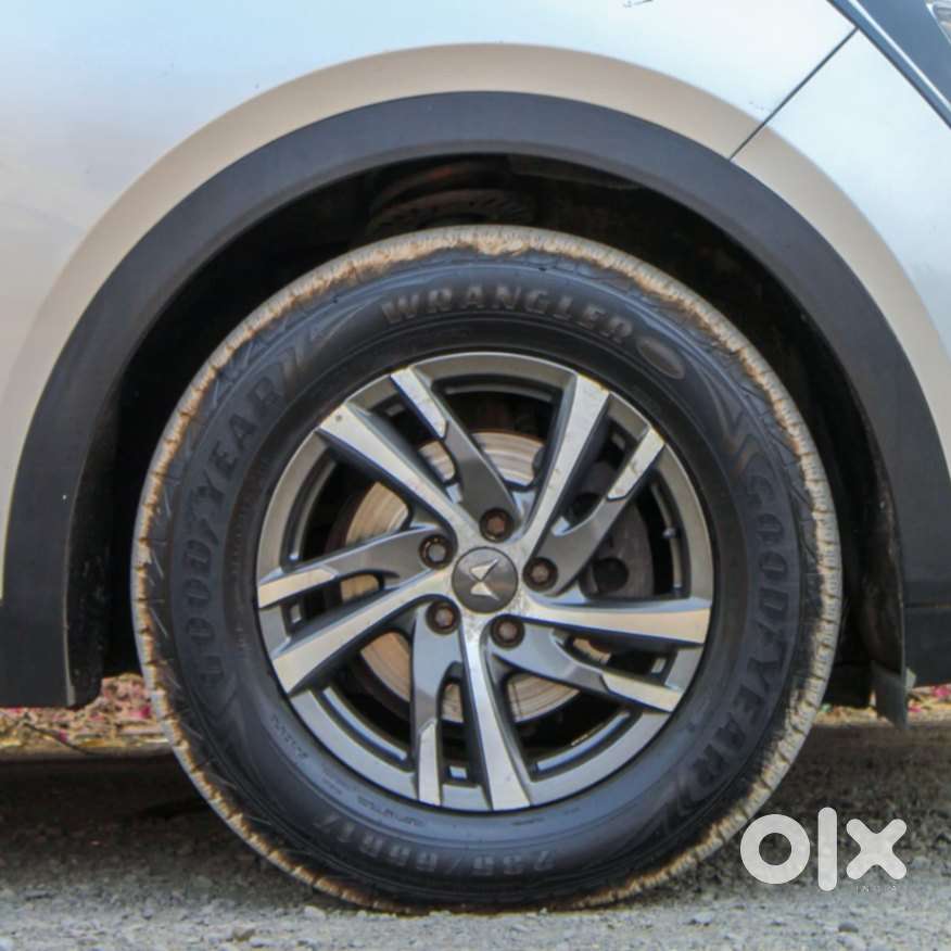 Mahindra Xuv700 2.0 Ax 5 Petrol At Str, 2022, Petrol