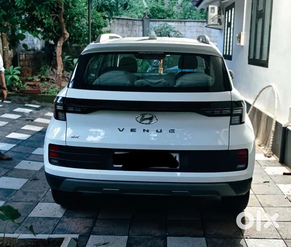 Hyundai Venue 2022 Petrol 11600 Km Driven Family Used Vehicle