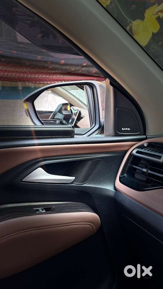 Mg Hector Plus 2023
